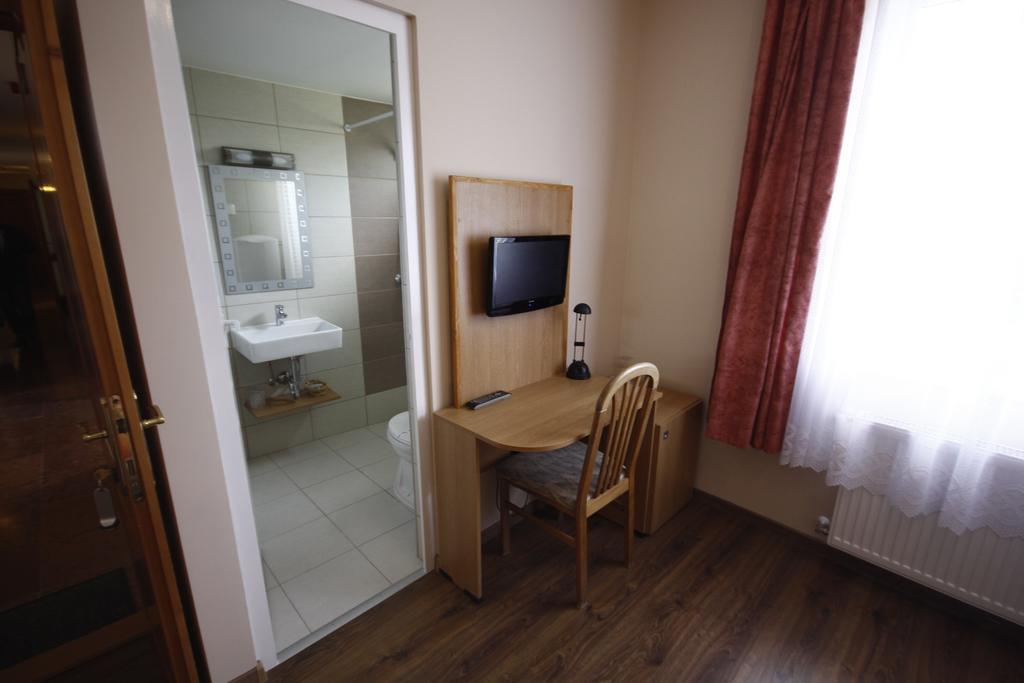Parti Panzio Hotell Tata Eksteriør bilde