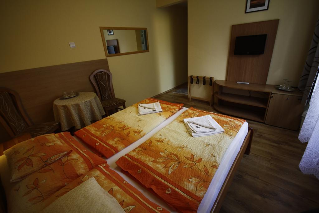 Parti Panzio Hotell Tata Eksteriør bilde
