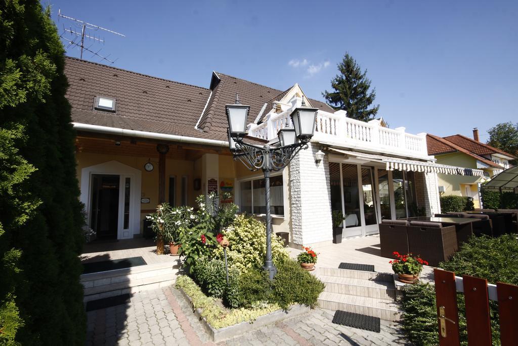 Parti Panzio Hotell Tata Eksteriør bilde