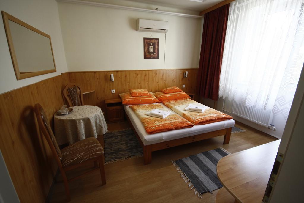 Parti Panzio Hotell Tata Rom bilde